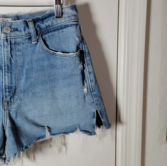 Abercrombie & Fitch The 4" Mom Medium Wash Short High Rise Raw Cut Hem Size 29/8 - Picture 3 of 10